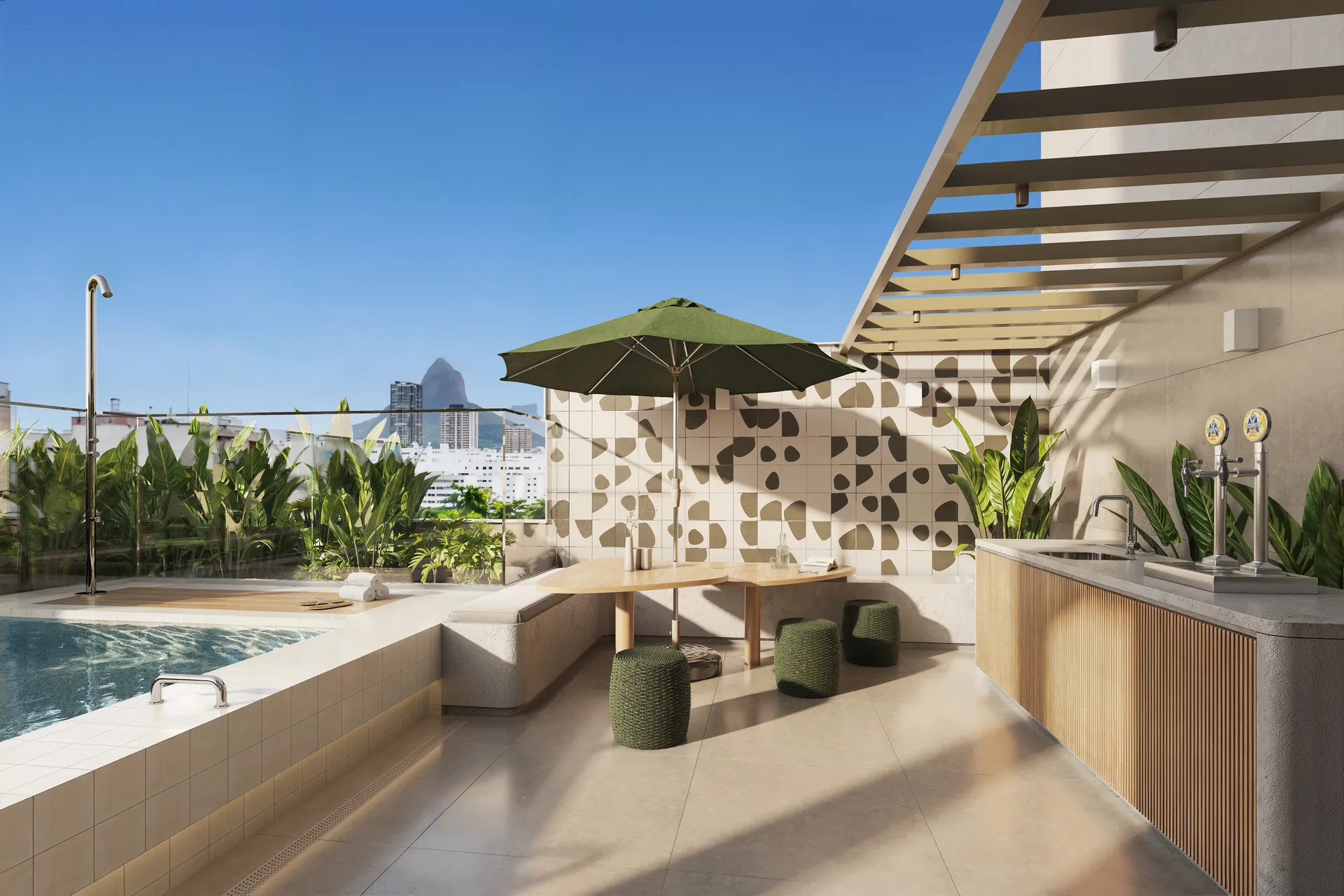 Rooftop com piscina, guarda-sol e painel vazado