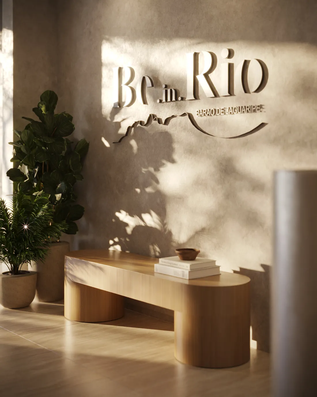 Parede com o logo Be.in.Rio em relevo e banco de madeira