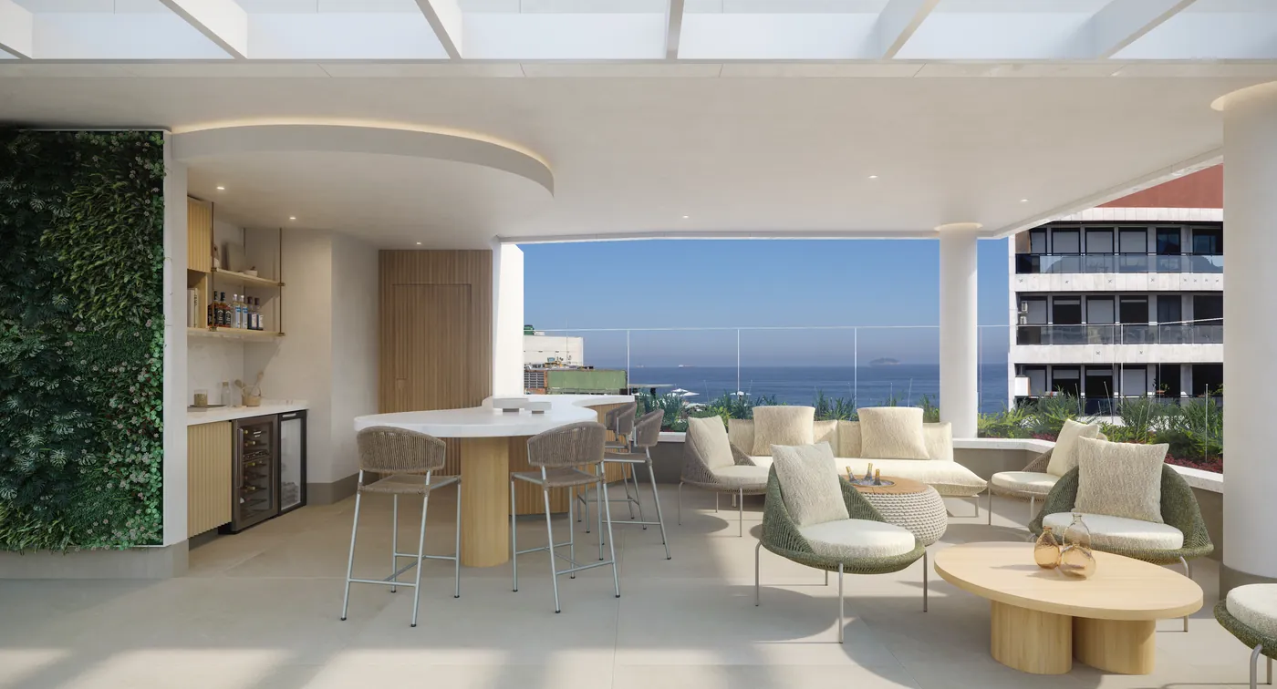 Lounge bar com mesa, poltronas e vista para os prédios