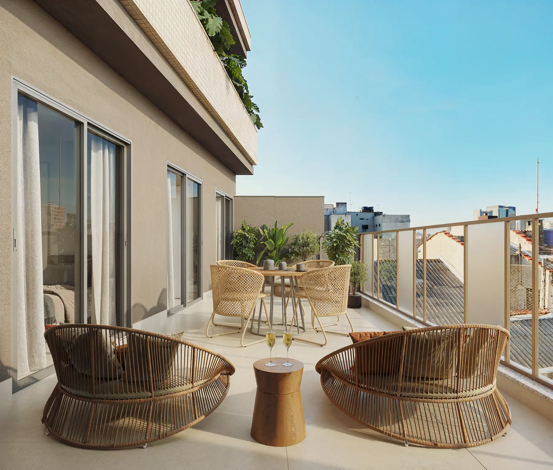 Terraço da penthouse com mesa, poltronas e vista dos telhados do bairro